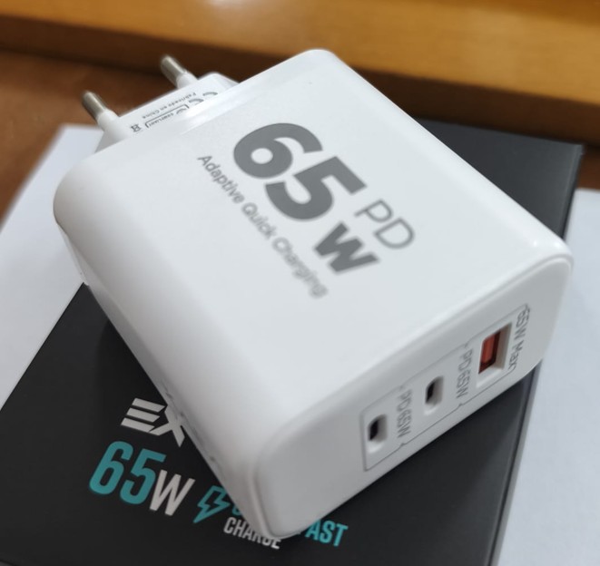 CARGADOR 220V X-616 EXTREME - 6,2A - 1USB + 2TC - XAEA - BLANCO